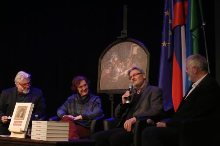 PREDSTAVITEV KNJIGE MAKSIM GASPARI ROBERTA KUŽNIKA 05 FOTO LJUBO VUKELIČ